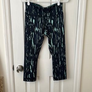 lululemon leggings, good condition. Size 6